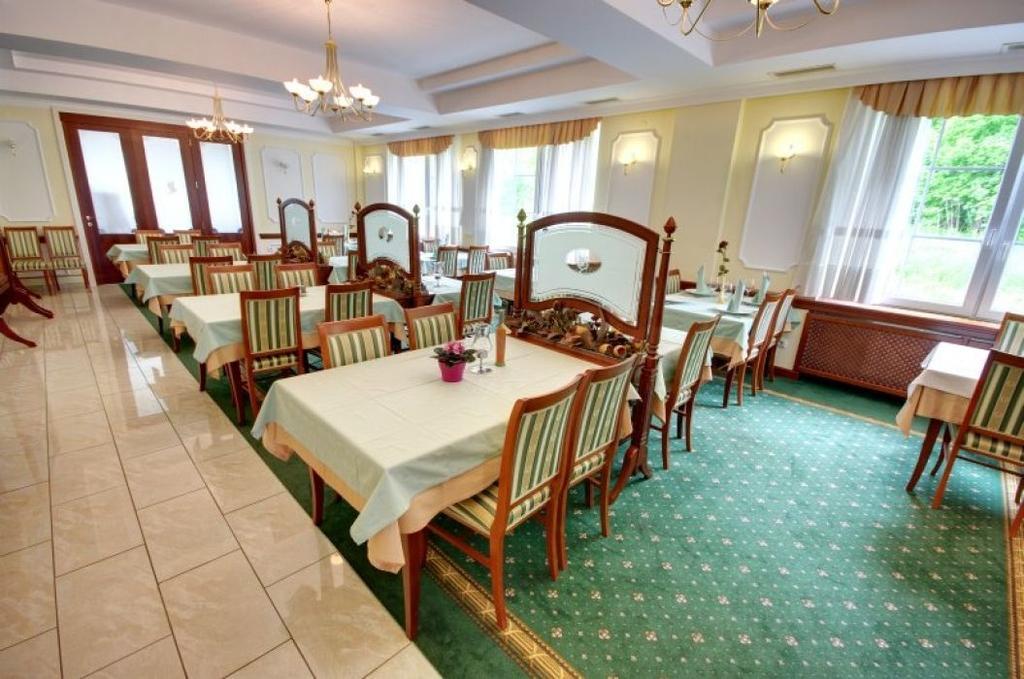 Hotel Cateski Dvorec Catez ob Savi Esterno foto